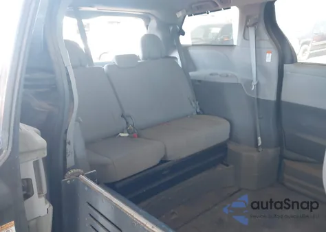 2019 Toyota Sienna Xle 8 Passenger z USA, uszkodzony, nr VIN 5TDYZ3DC9KS996722